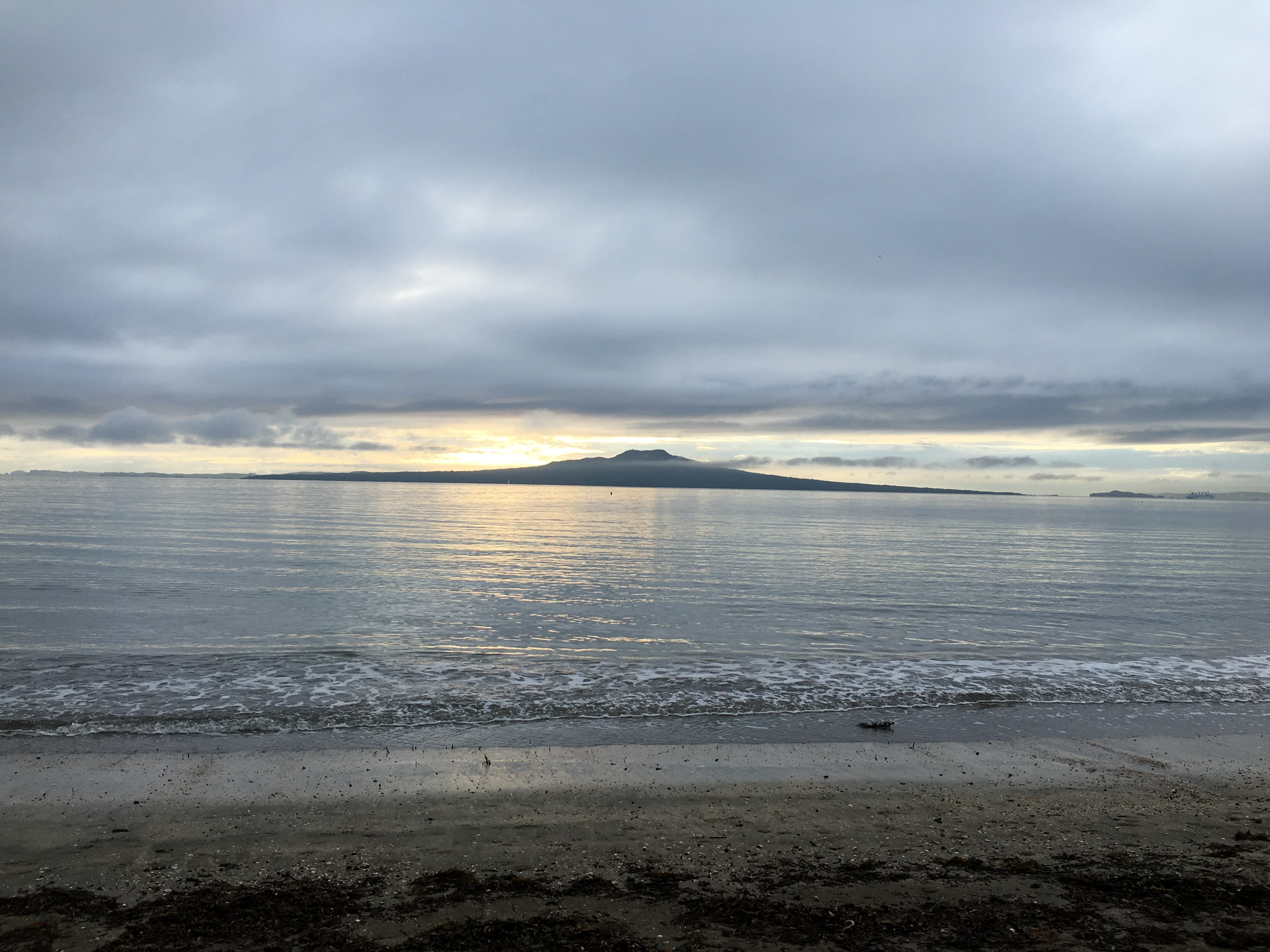 Takapuna Beach.jpg
