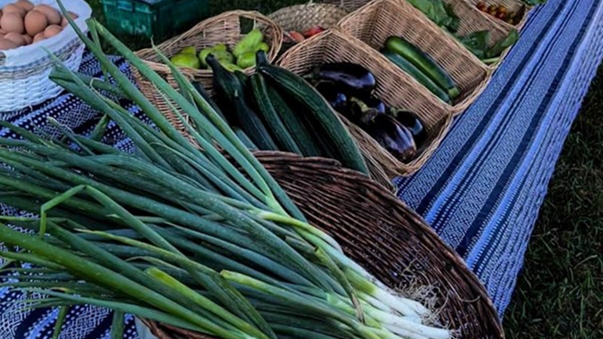 produce-stall-ostend-waiheke.jpg